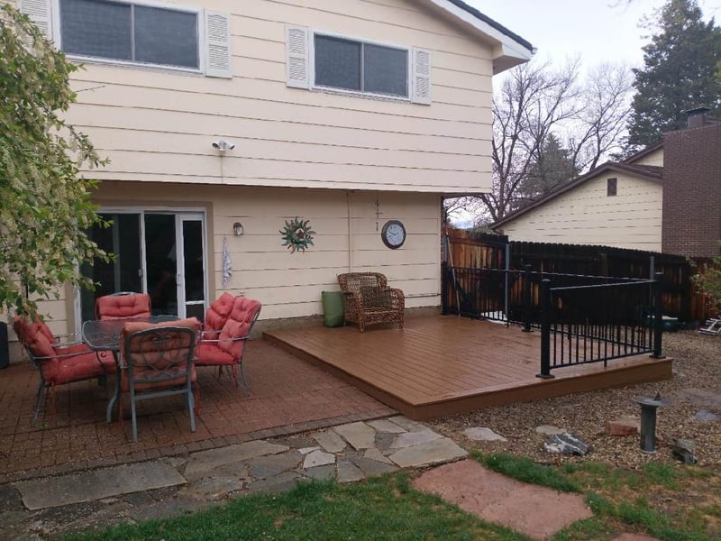 Finished composite deck with picture-frame border detail